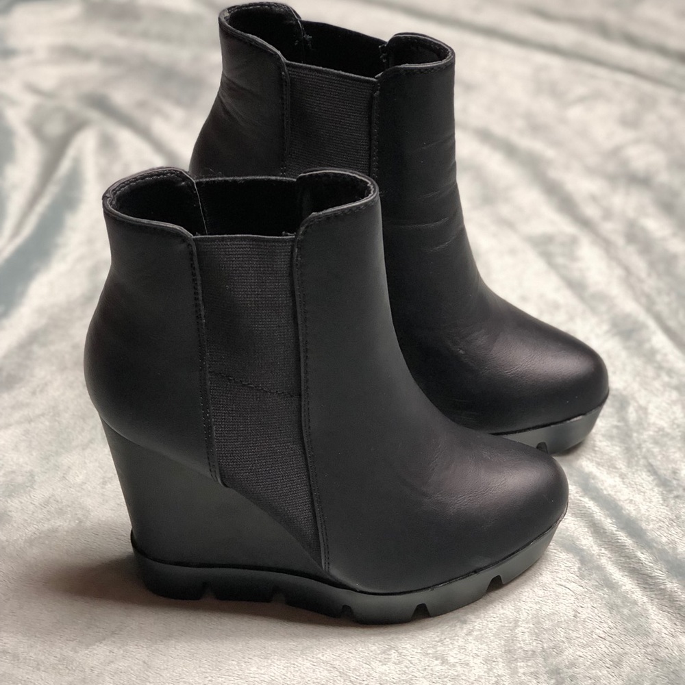 👢NEW!👢 Black boots size 7!